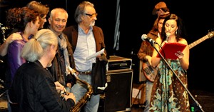 Graziano Uliani  (Porretta Soul Festival) premia i Groove City.jpg